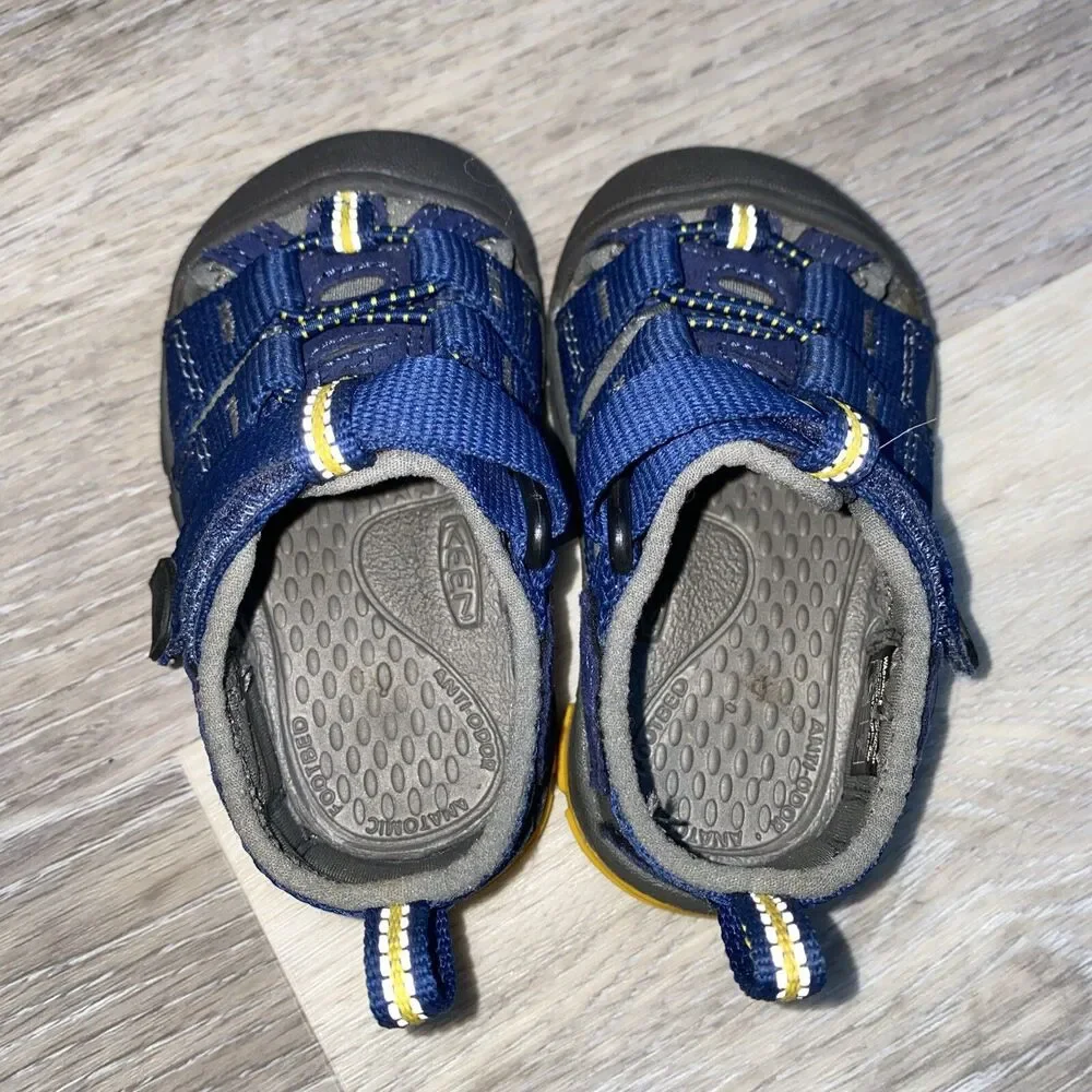 Youth KEEN Newport H2 “Blue Depths/Gargoyle” Sandals - Size 4- 1021492